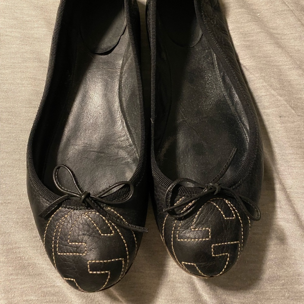 Used black Gucci GG flats